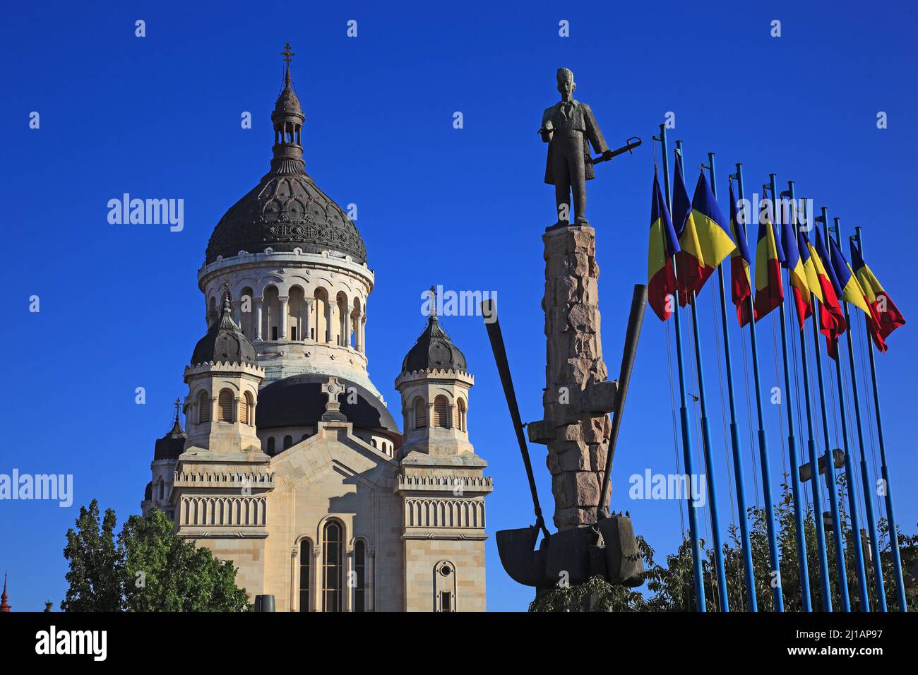 Estatua de Avram Iancu y Catedral Ortodoxa An der Piata Avram Iancu en