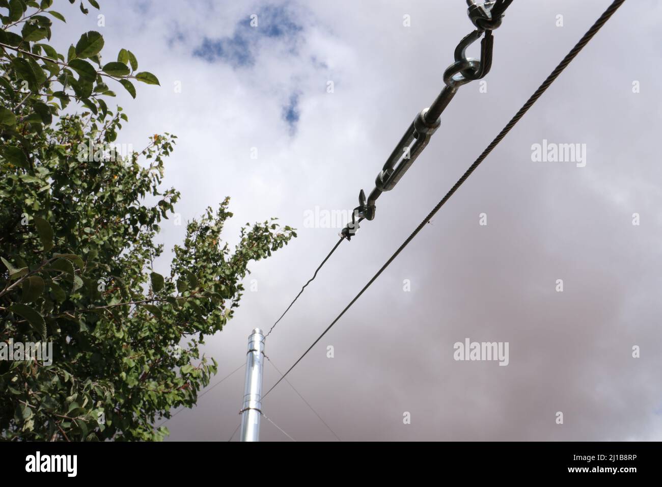 Cable tensioning fotografías e imágenes de alta resolución - Alamy