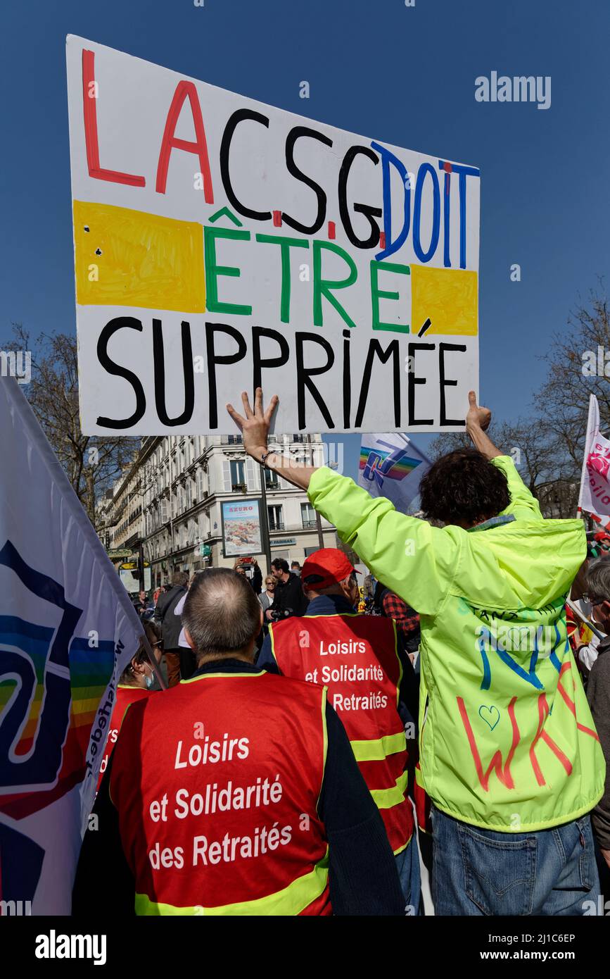 Los pensionistas toman las calles de París para aumentar sus pensiones. Unos 1000 manifestantes entre Bastille y république Foto de stock