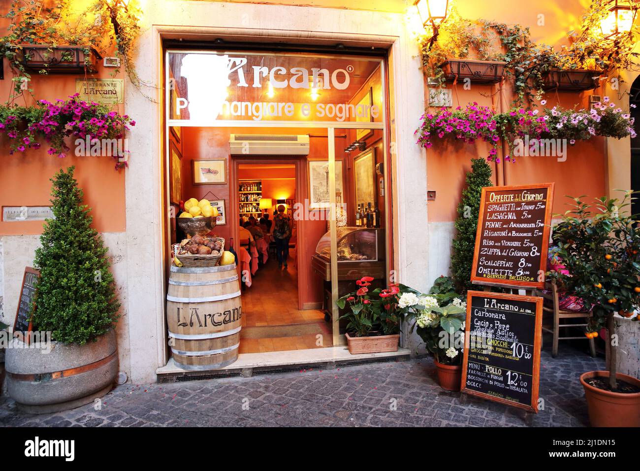 Italia. Roma. Restaurante en Roma. Foto de stock