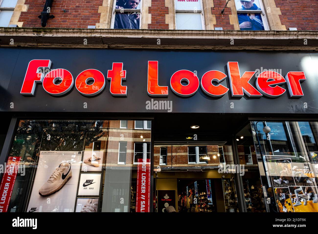 Foot locker logo fotografías e imágenes de alta resolución - Alamy