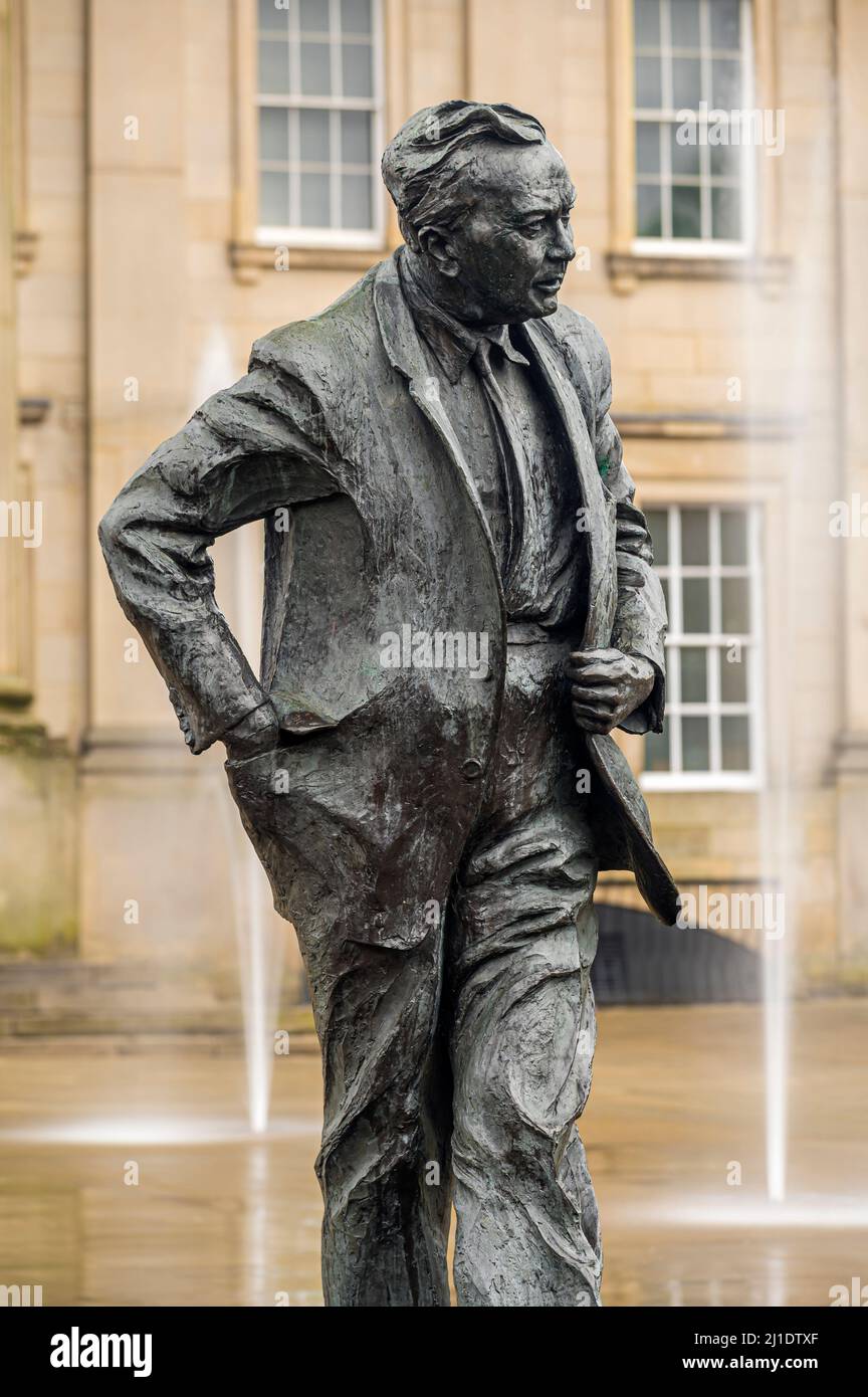 Estatua de Harold Wilson, ex Primer Ministro del Reino Unido, Huddersfield, Yorkshire, Inglaterra Foto de stock