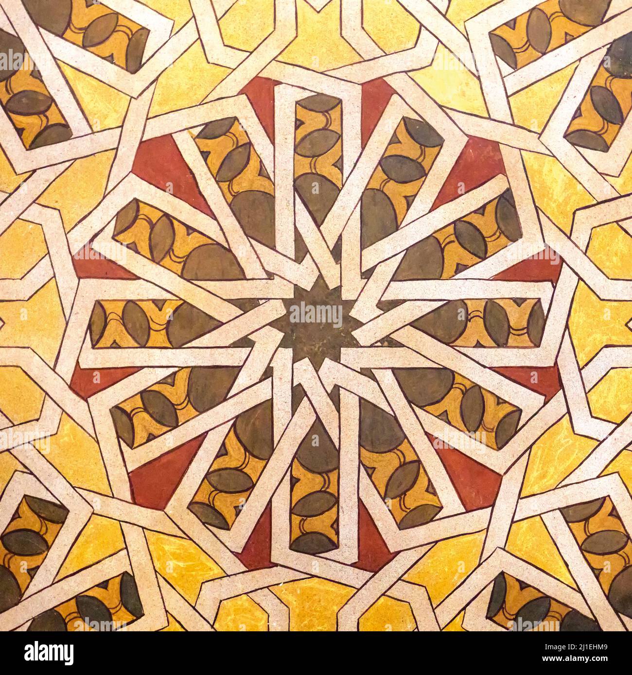 Fresco de diseño geométrico de estilo árabe, Monasterio de La Rabida, Palos de la Frontera, Provincia de Huelva, Andalucía, sur de España. El monasterio era fou Foto de stock