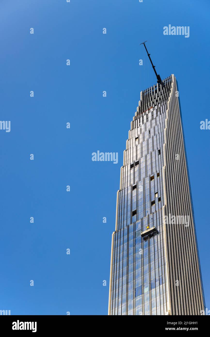 El edificio de gran lujo Steinway Tower está en la calle West 57th de Nueva York Foto de stock