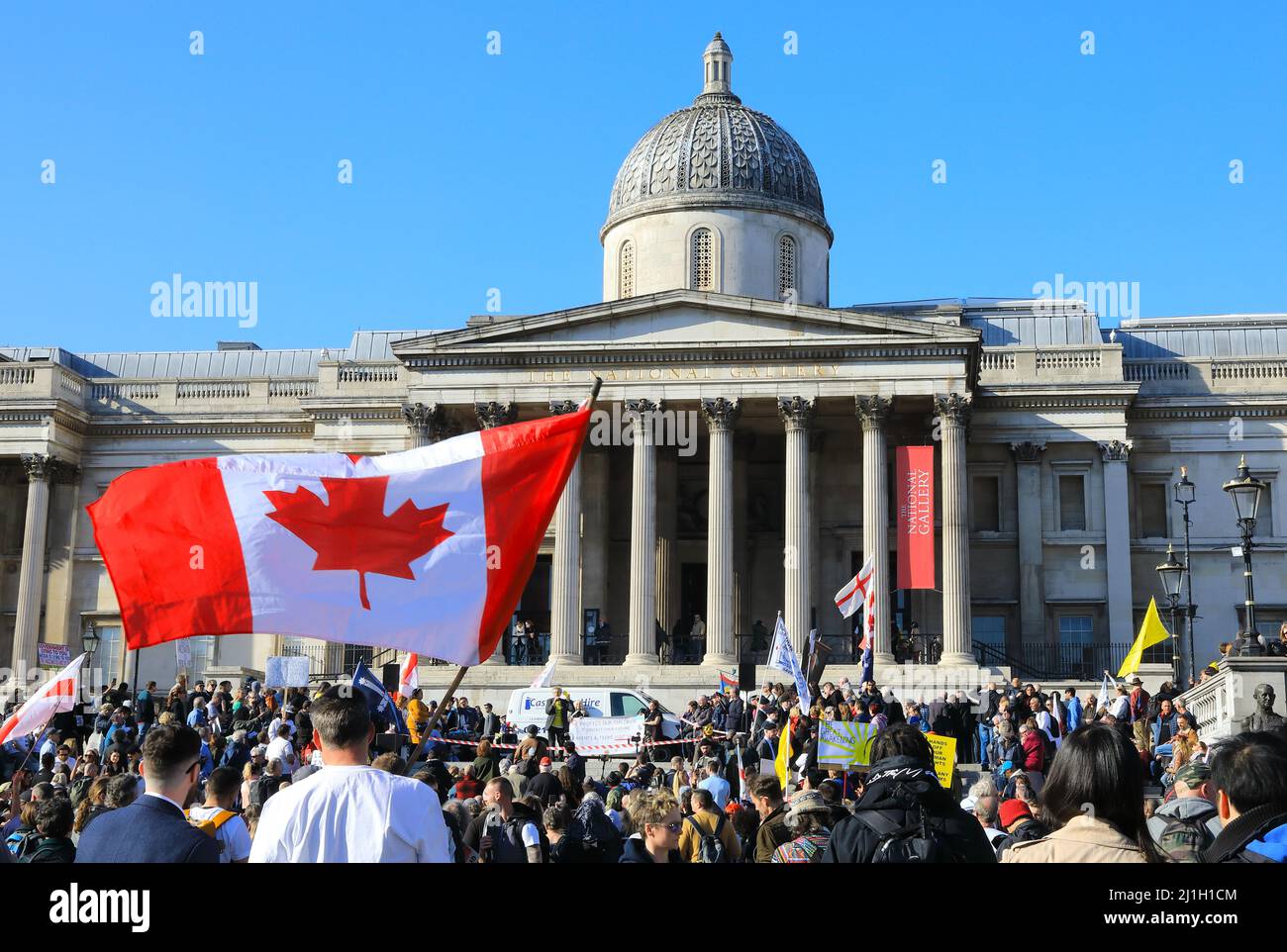 Manifestación por la libertad protestando contra diversos temas de la derecha, como las vacunas contra Covid y los mandatos, inspirados por la protesta de los camioneros canadienses, Reino Unido Foto de stock