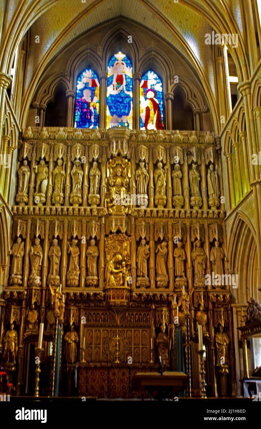 Londres Inglaterra La Gran Pantalla y Altar en la Catedral de Southwark Foto de stock