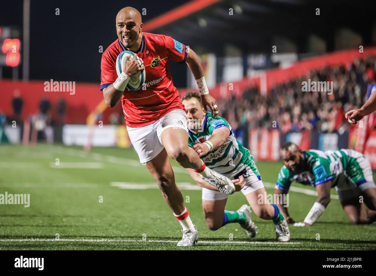 25 de marzo de 2022, Cork, Irlanda - Simon Zebo en el partido del  Campeonato Unido de Rugby entre Munster (51) y Benetton (22 Fotografía de  stock - Alamy