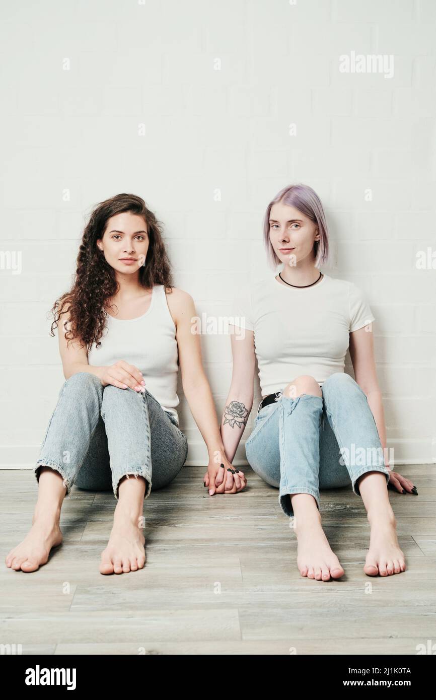 Lesbians jeans e imágenes de alta resolución Alamy