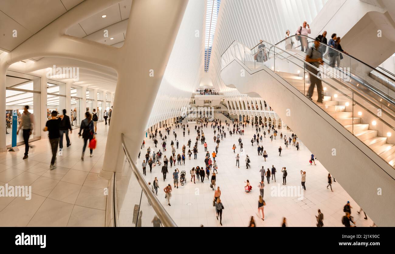 Vista interior del Oculus, Westfield World Trade Center. Centro de transporte en la ciudad de Nueva York. Bajo Manhattan, Distrito Financiero Foto de stock