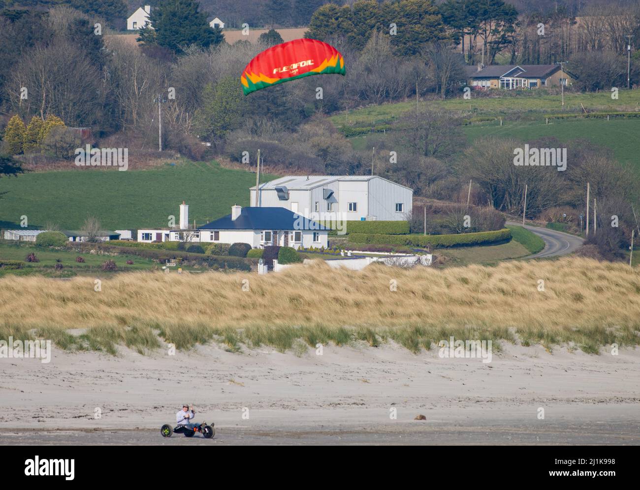 Kite Buggy en la playa en Harbour View, Kilbrittain Foto de stock
