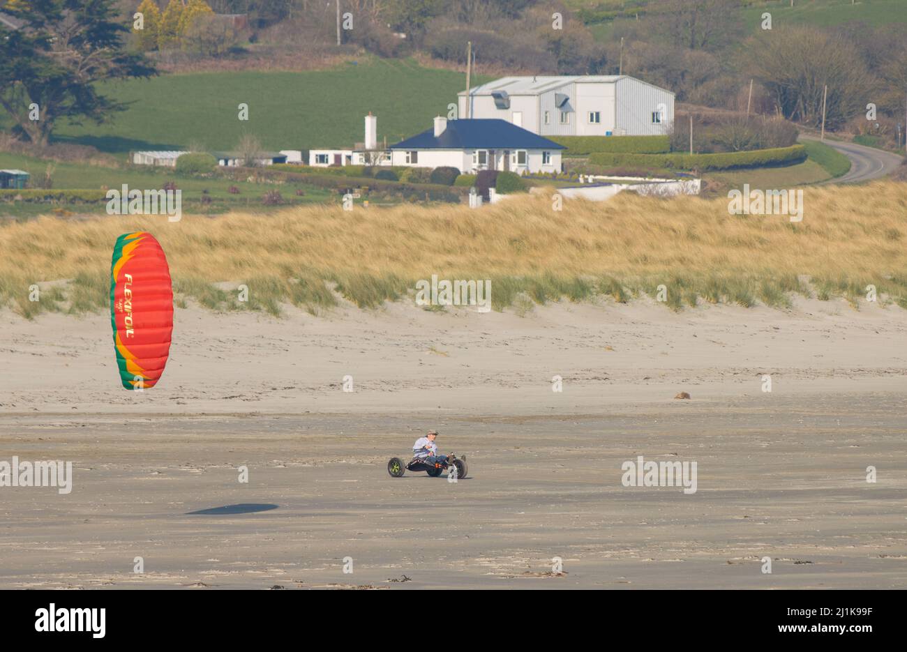 Kite Buggy en la playa en Harbour View, Kilbrittain Foto de stock