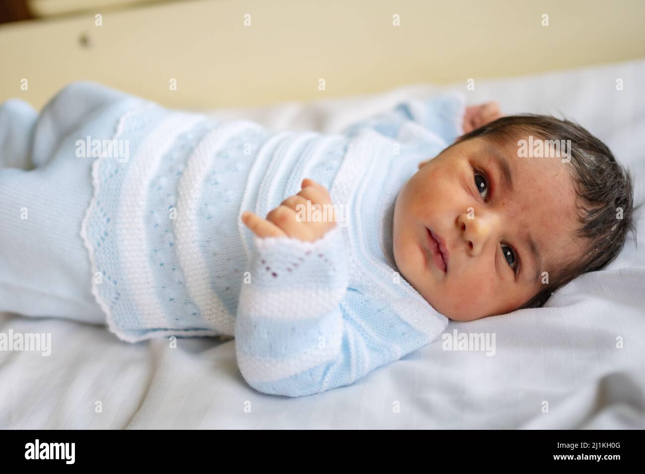 Ropa De Bebé Recién Nacido Foto de stock y más banco de imágenes de Bebé -  Bebé, Vestimenta, Ropa de bebé - iStock