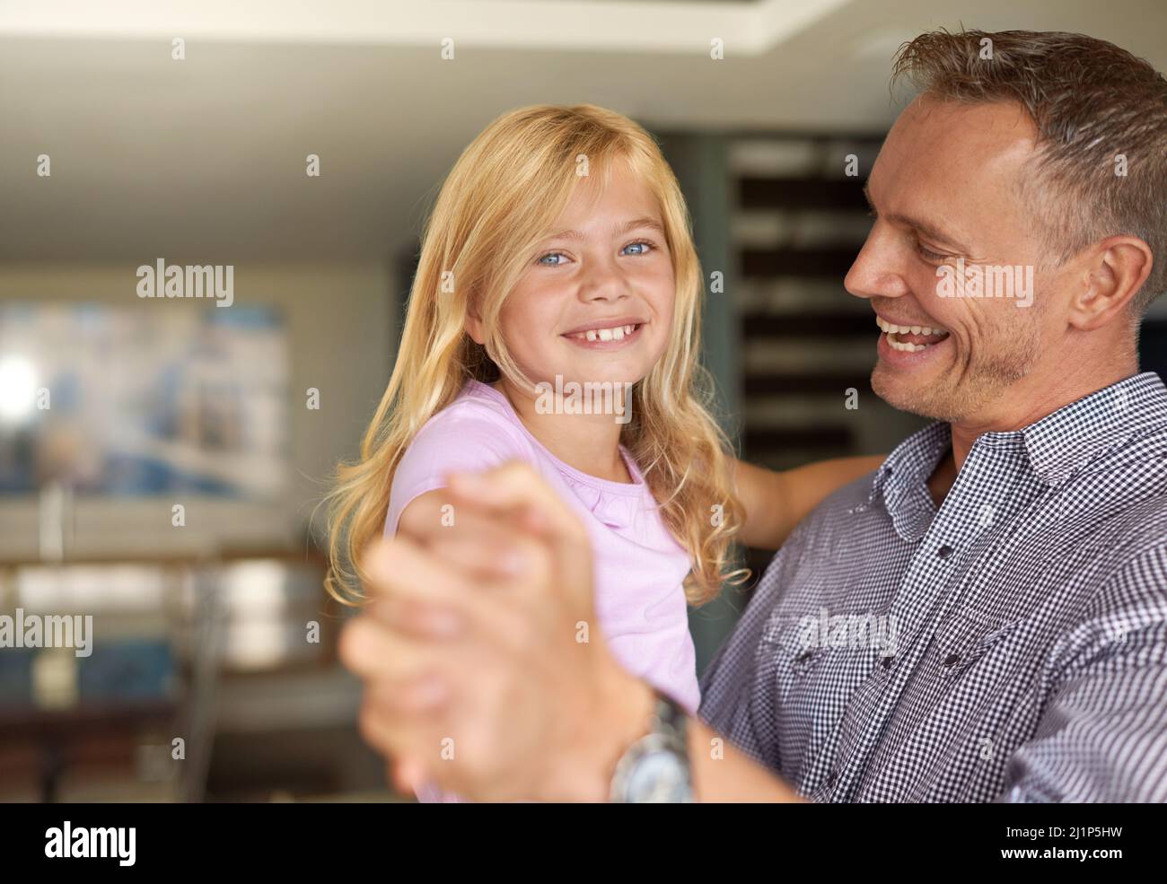 Disfrutando de nuestro día de papáhija. Retrato de un padre y una hija
