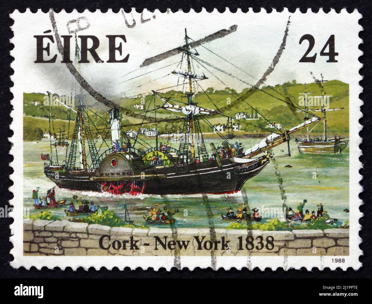 IRLANDA - CIRCA 1988: Un sello impreso en Irlanda muestra Sirius Sailing from Passage West, County Cork, 1st Cruce Transatlántico de Steamship Foto de stock