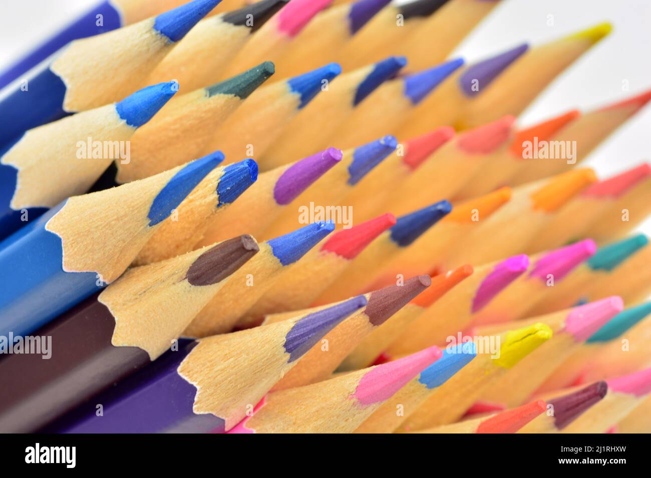 detalles de lápices de colores, sobre fondo blanco Foto de stock