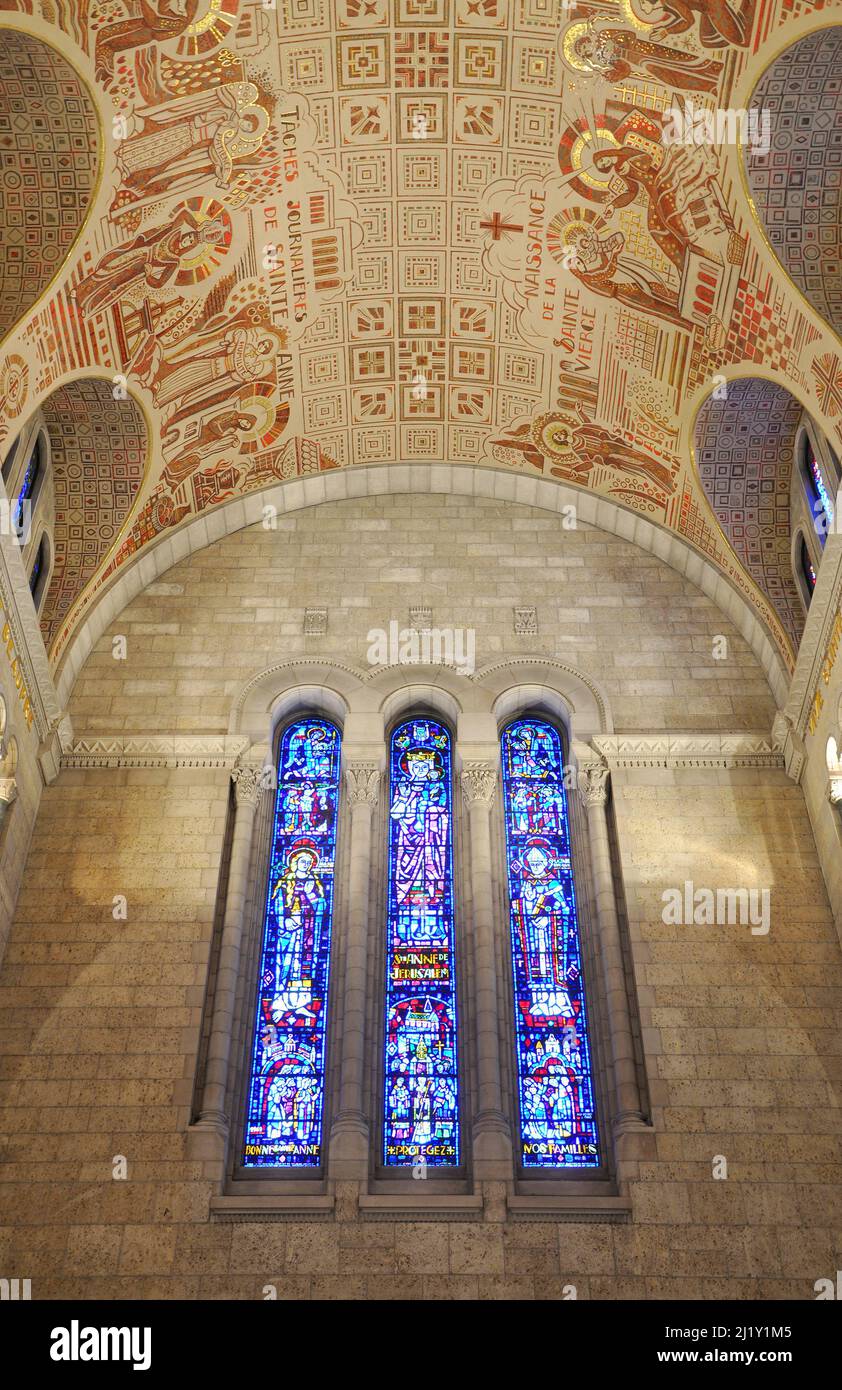 Interior de la Basílica de SainteAnnedeBeaupre. La Basílica de