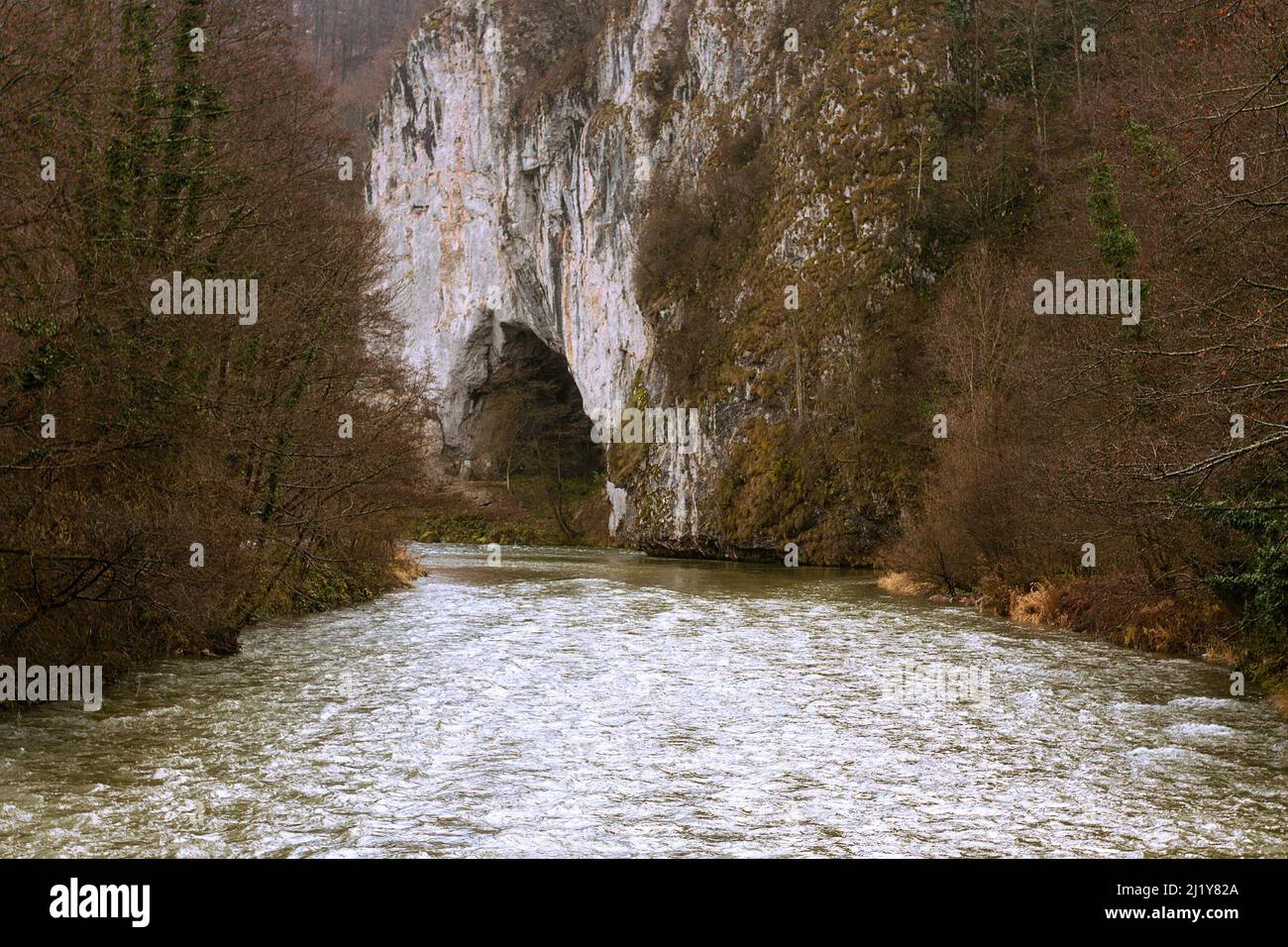 Cueva de Ungurului en las montañas de Apuseni, Rumanía; esta cueva está situada en un parque natural, cerca del río Crusul Repede Foto de stock