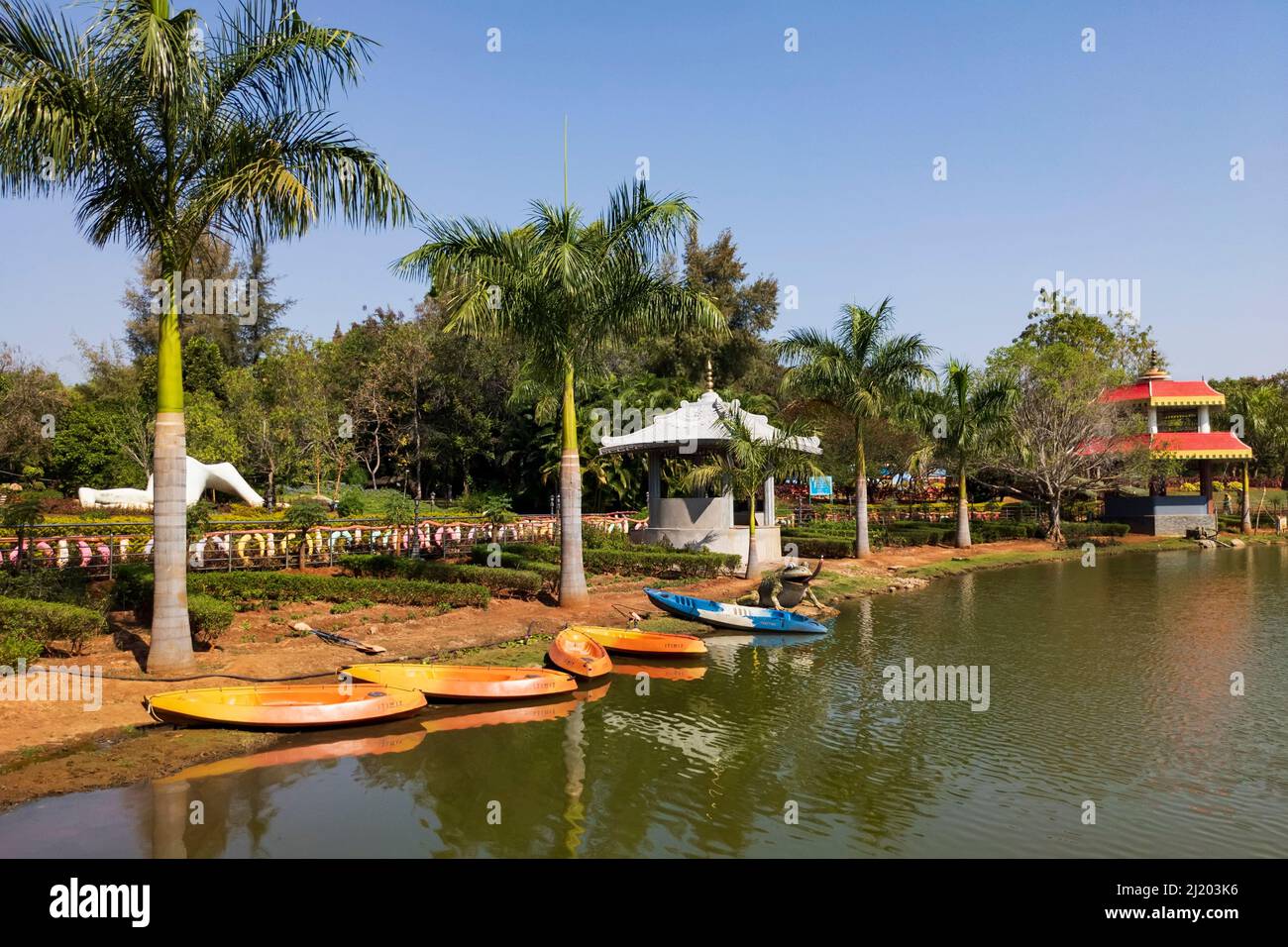 Hermosa vista del lago Silver en almatti: VARTI-Bagalkot, Karnataka, India-Enero 31,2022 Foto de stock