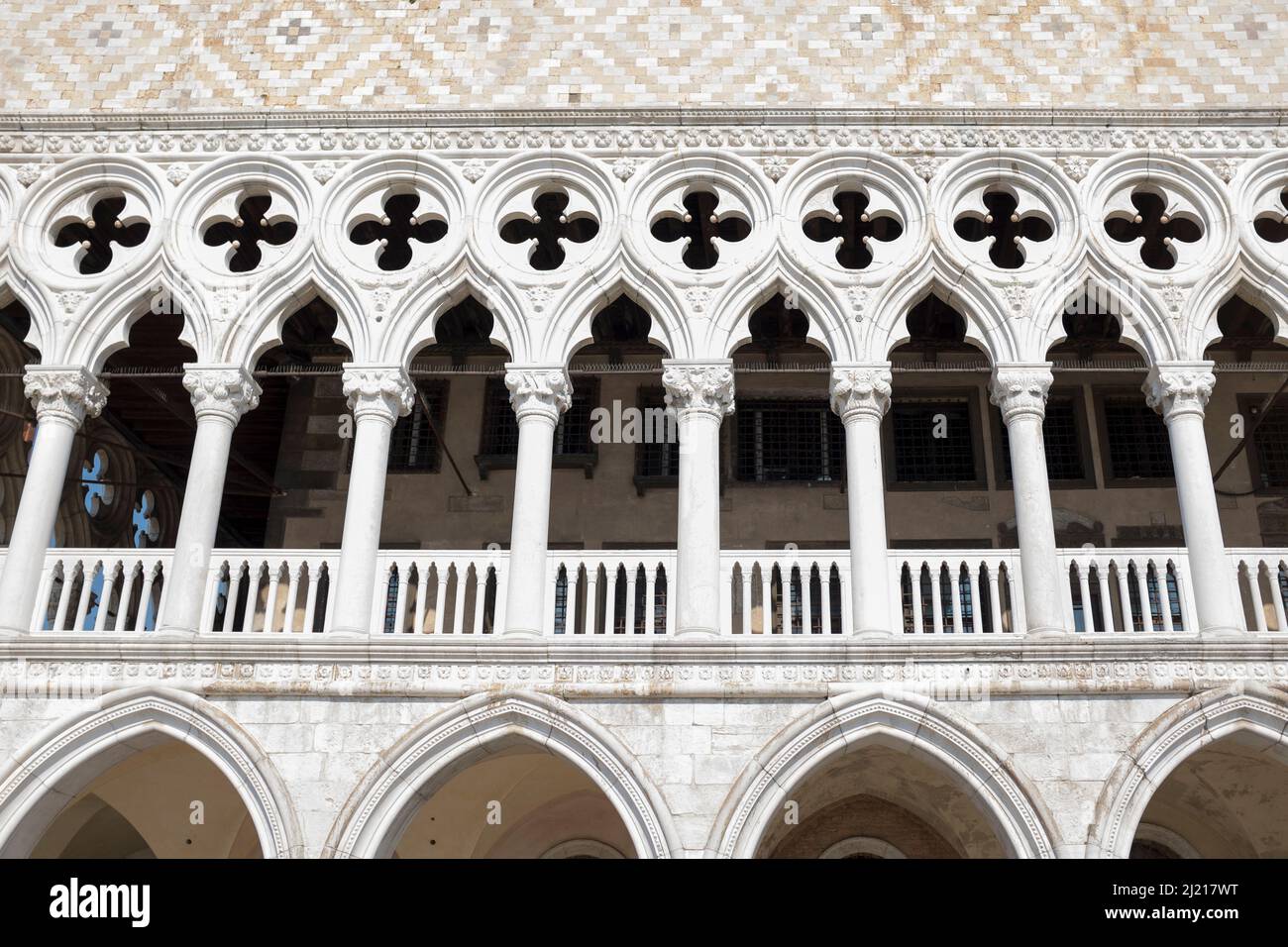Fachada de piedra ornamentada del Palacio Ducal San Marco Venecia Italia Foto de stock