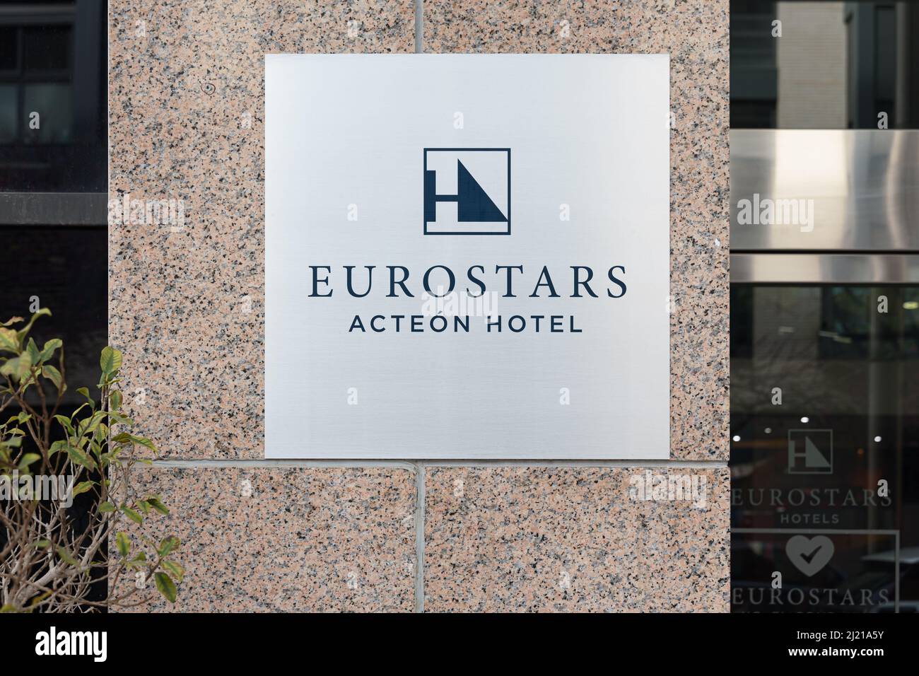 VALENCIA, ESPAÑA - 28 DE MARZO de 2022: Eurostars Hotels es una cadena  hotelera con sede en Barcelona, España, propiedad del Grupo Hotusa  Fotografía de stock - Alamy