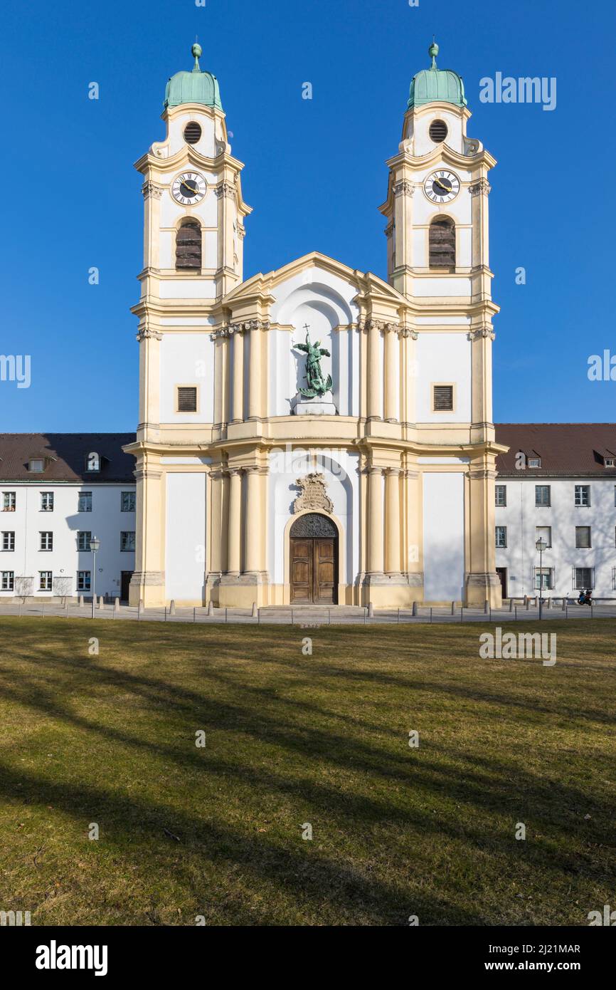 Iglesia de San Miguel en el barrio Berg am Leim, Múnich Foto de stock