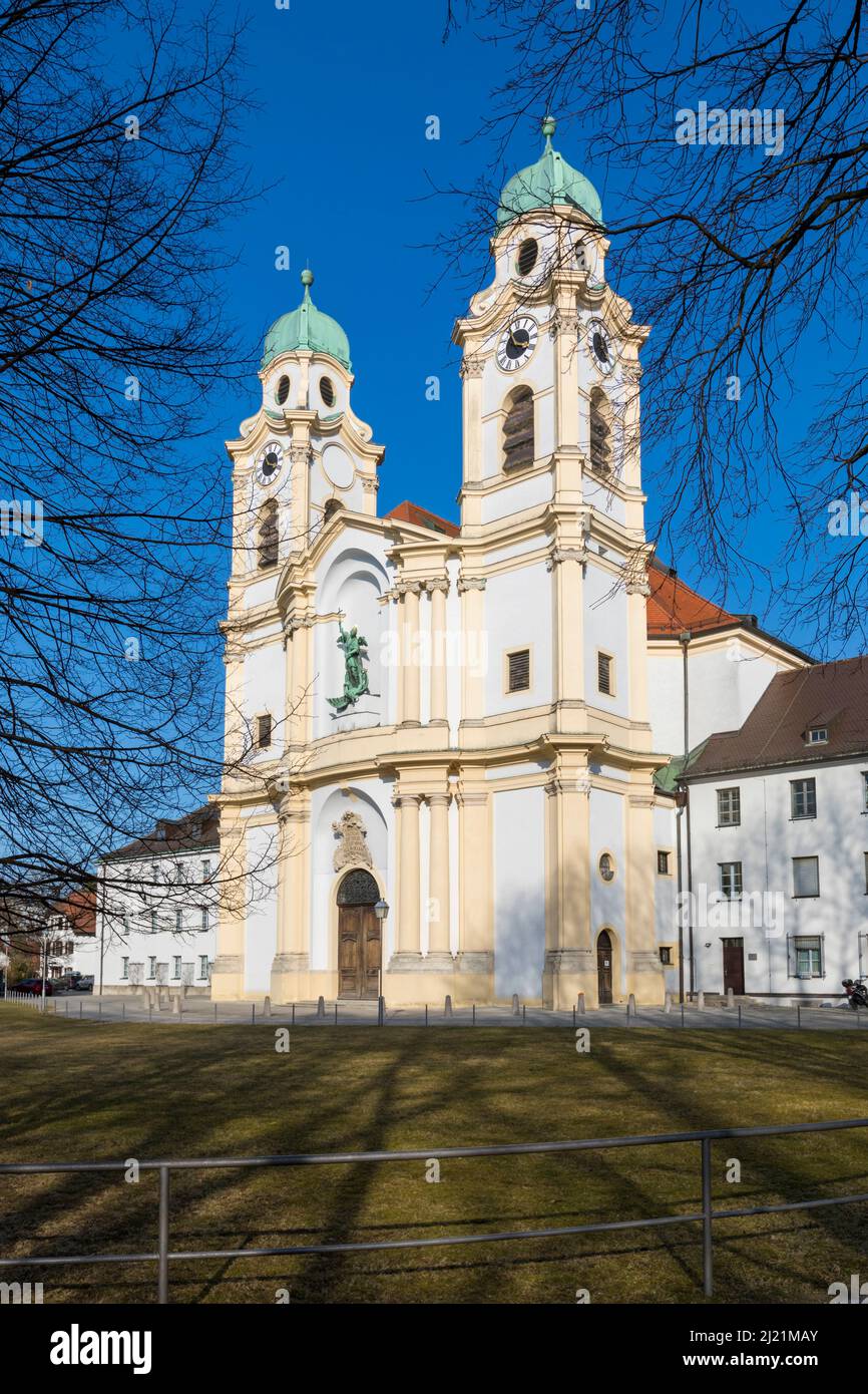 Iglesia de San Miguel en el barrio Berg am Leim, Múnich Foto de stock