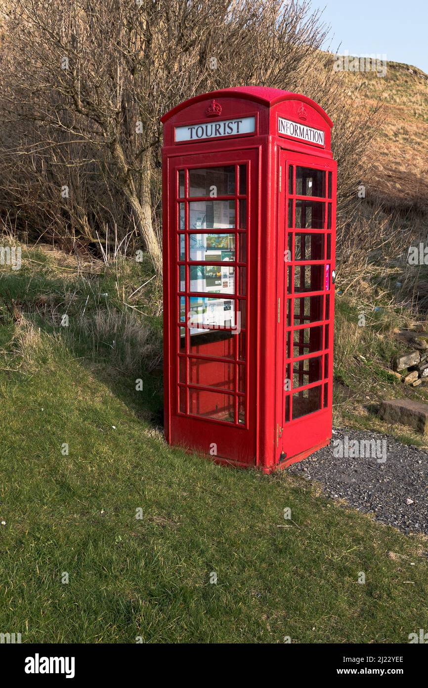 dh Caja de teléfono roja DUNBEATH SUTHERLAND El kiosco de teléfono escocés utiliza cajas de Escocia Foto de stock