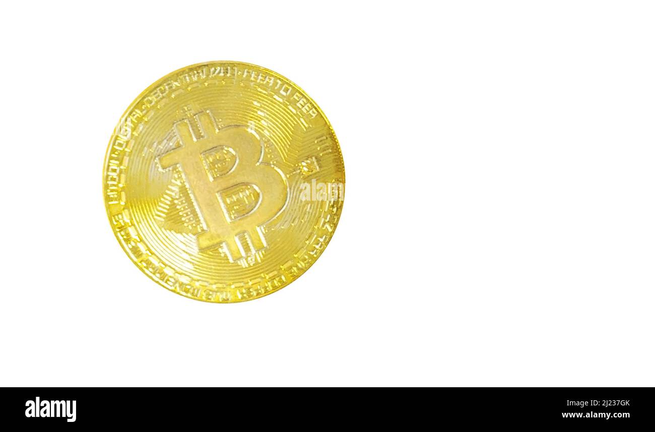 Bitcoin moneda de oro sobre fondo blanco - concepto y tema de criptomoneda - tendencia de mercado de bull Foto de stock