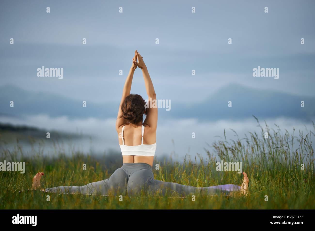 Sitting on twine fotografías e imágenes de alta resolución - Alamy