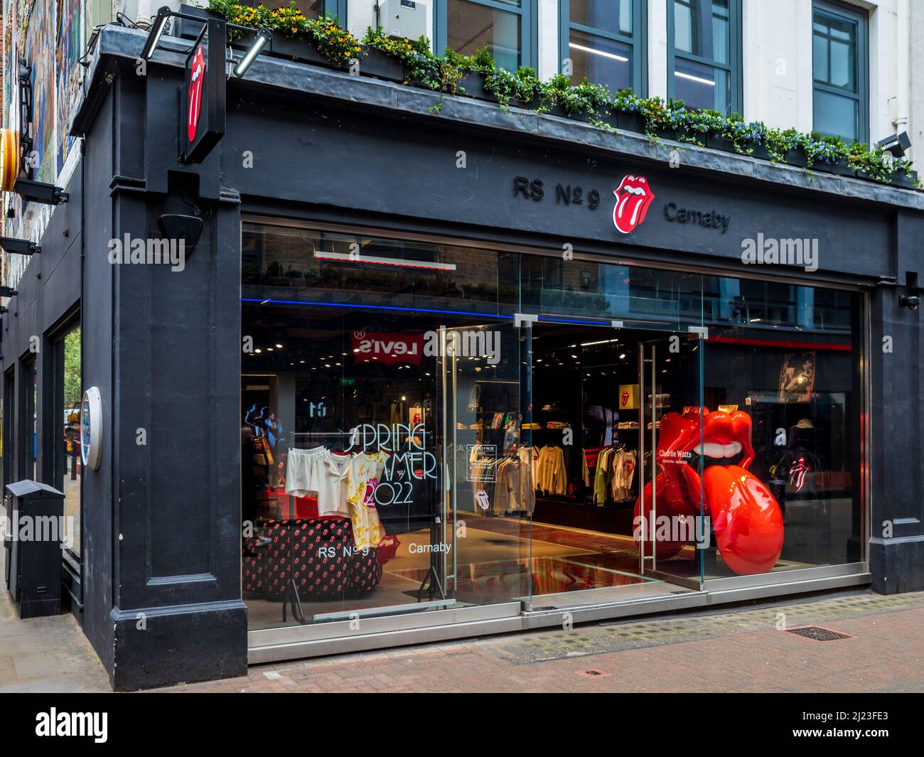 Rolling Stones Store Carnaby St London - RS 9 Carnaby es la tienda estrella de Rolling Stones en 9 Carnaby Street Soho London. Inaugurado en 2020. Foto de stock