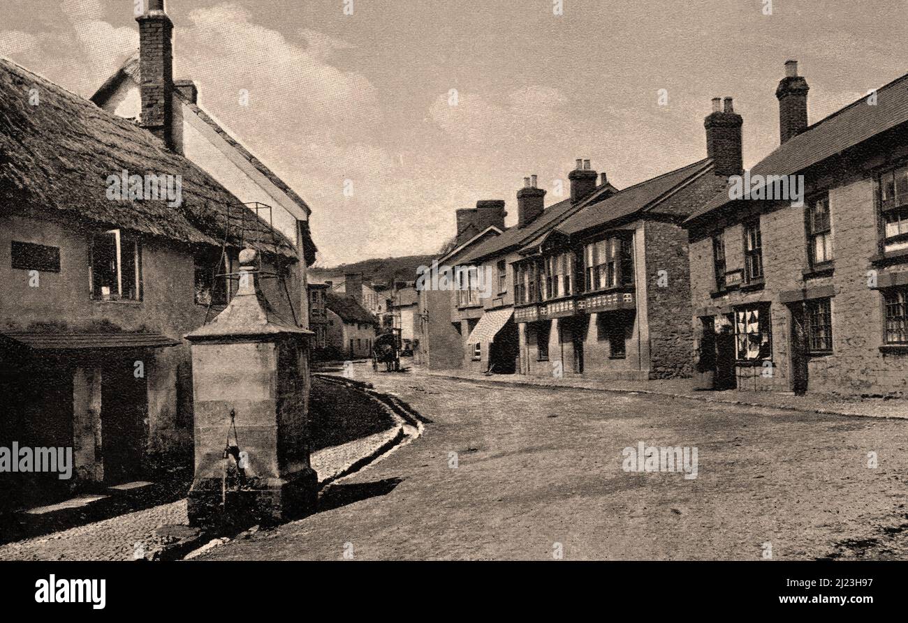 Una calle en Beer, Beer es un pueblo y parroquia civil en el distrito de Devon Este de Devon, Inglaterra. El pueblo está frente a la bahía de Lyme y es un poco más de 1 millas al oeste de la ciudad de Seaton. Está situado en la Costa Jurásica Patrimonio de la Humanidad y sus pintorescos acantilados, incluyendo Beer Head, forman parte del South West Coast Path Foto de stock