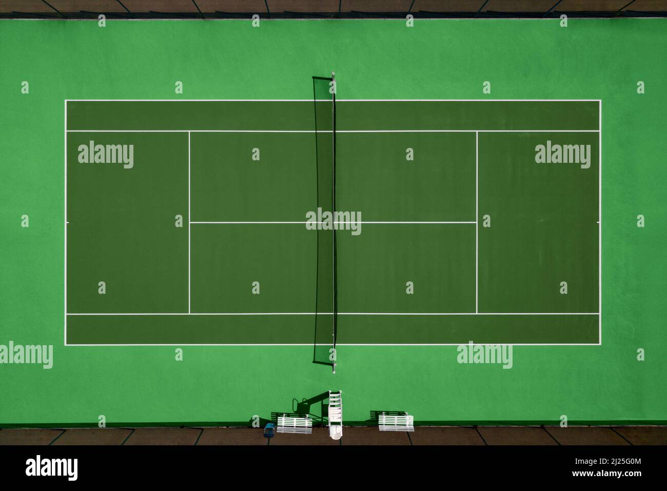 Vista aérea de la pista de tenis verde. Foto de stock