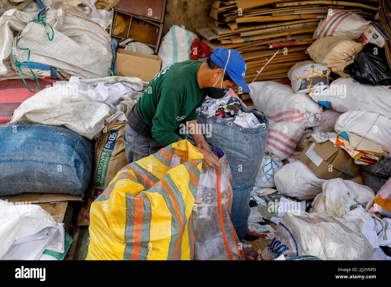 Eliminador de chatarra en Cuenca, Ecuador Foto de stock