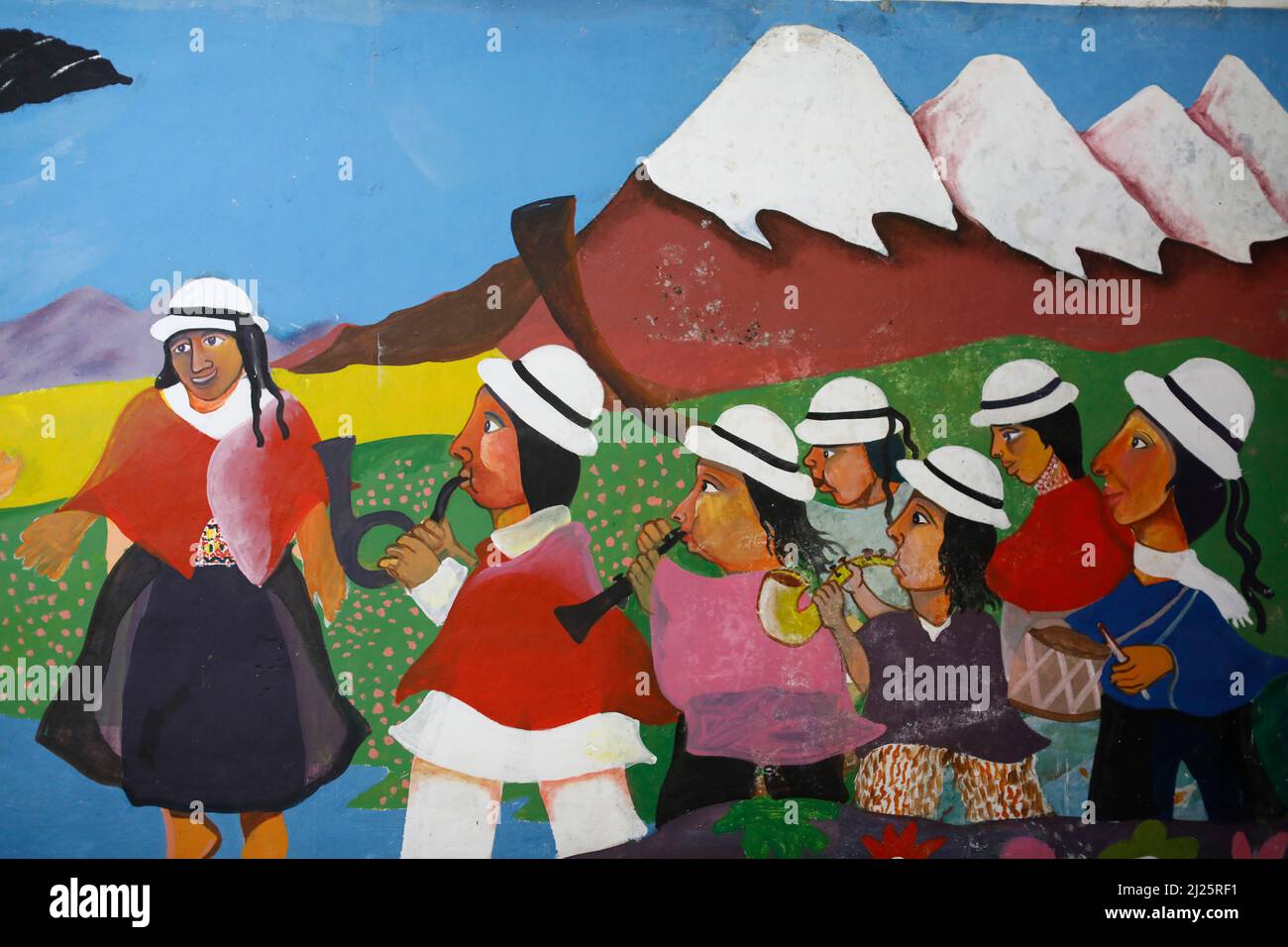 Detalle de una pintura mural colectiva dirigida por Pablo Sanaguano que representa la vida indígena tradicional en Chimborazo, Ecuador Foto de stock