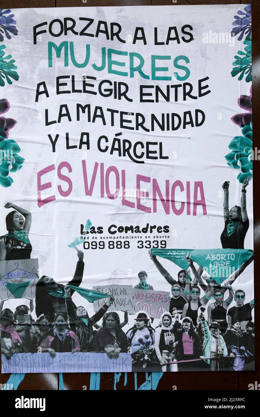Cartel contra la violencia contra la mujer en Cuenca, Ecuador Foto de stock