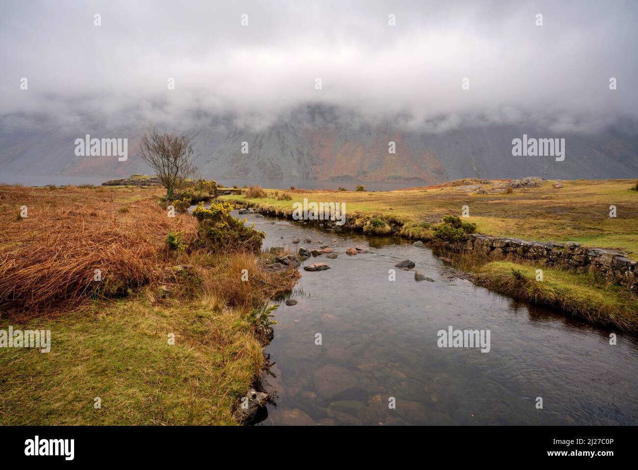 Aguas residuales en el valle de Wasdale, Lake District, Cumbria Foto de stock