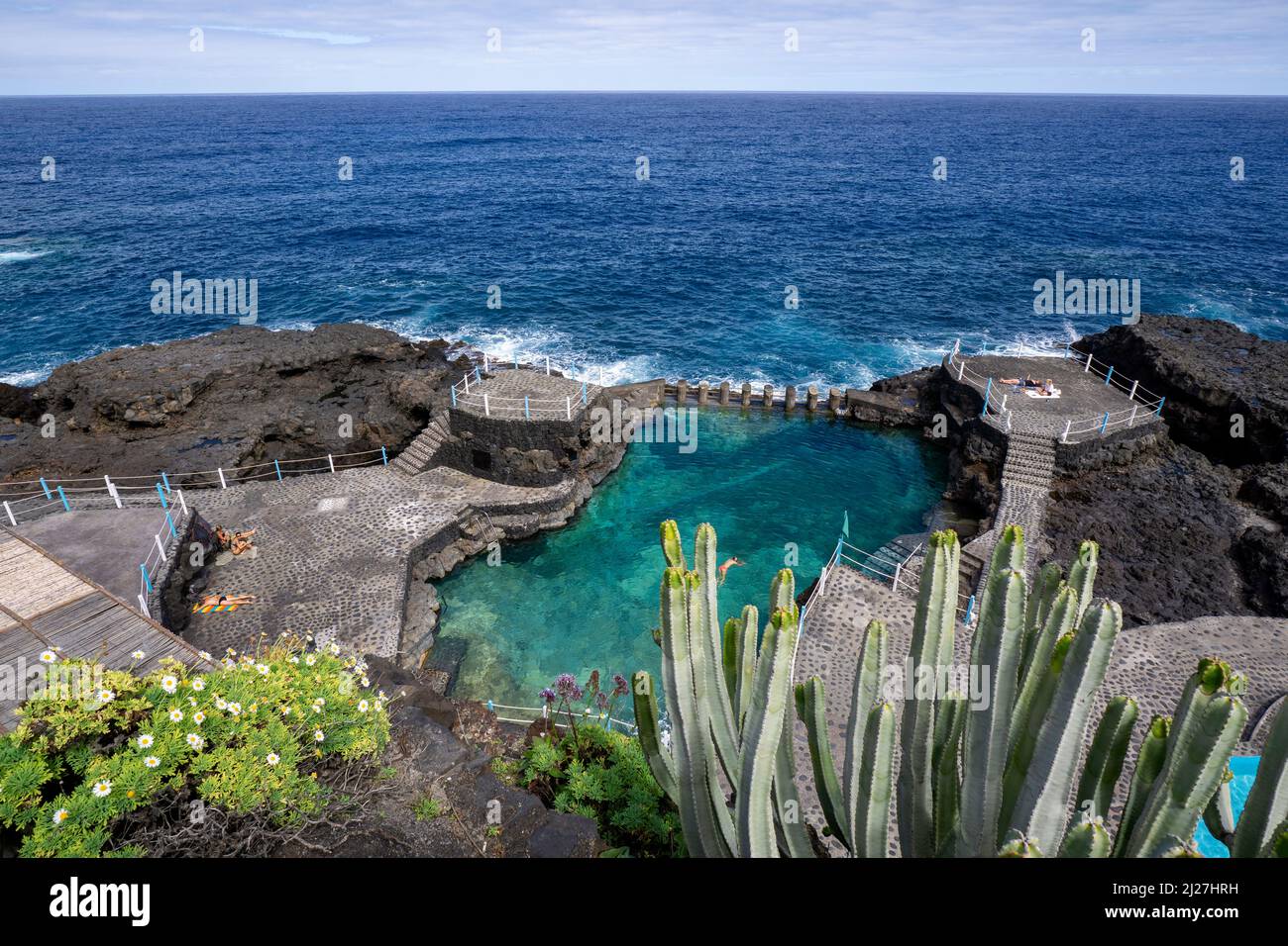 Piscina natural Charco Azul en la isla canaria de La Palma Foto de stock