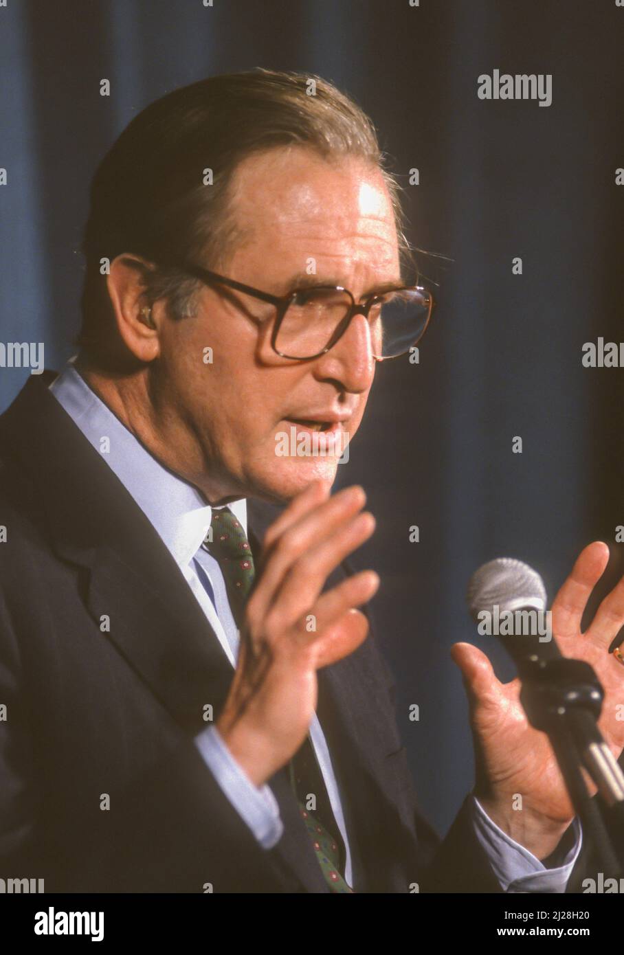 WASHINGTON, DC, EE.UU. - El Senador Jay Rockefeller (D-WV) de EE.UU. Habló durante la reunión de la Asociación Médica Americana, marzo de 1993. Foto de stock
