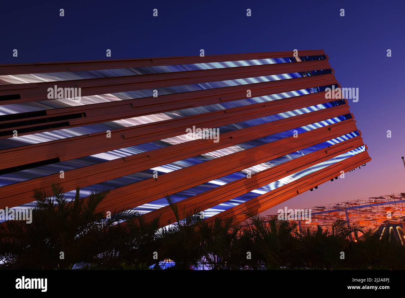 Kunst, Dubai Expo, Weltausstellung, Architektur, Der Pavillon des Königreich Saudi Arabien ist eine Metall und Glasstruktur der modernen Architektur Foto de stock