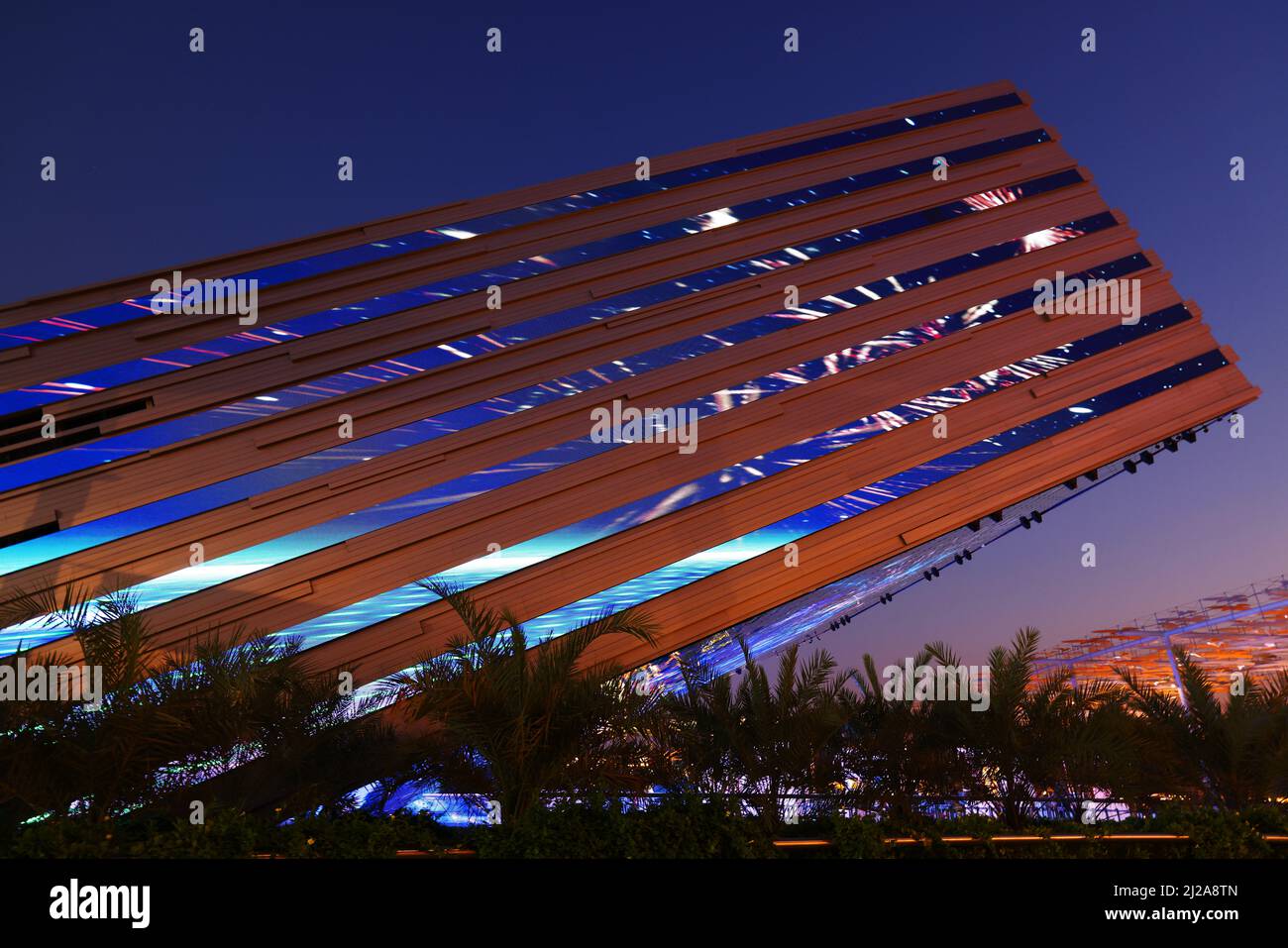 Kunst, Dubai Expo, Weltausstellung, Architektur, Der Pavillon des Königreich Saudi Arabien ist eine Metall und Glasstruktur der modernen Architektur Foto de stock