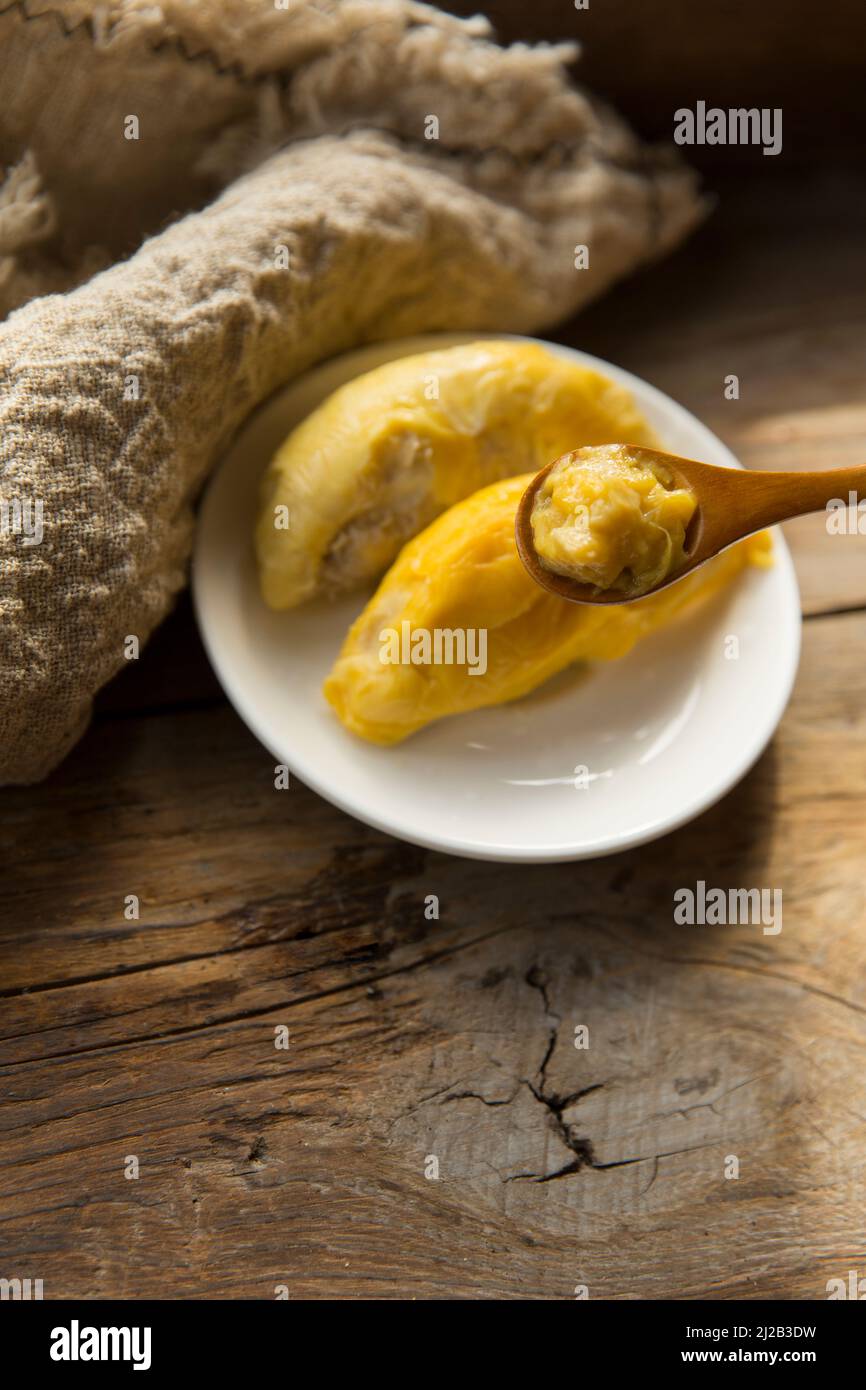 Pulpas durianas, maduras, listas para comer Foto de stock