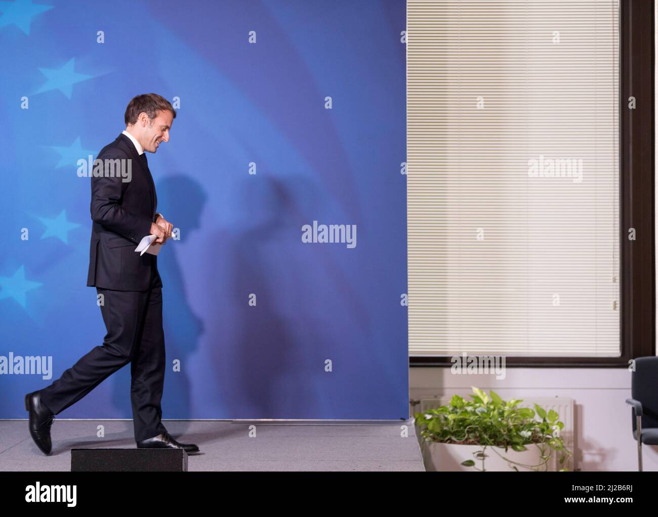 Bélgica, Bruselas, 22 de octubre de 2021: El Presidente de la República Francesa Emmanuel Macron asistió a una conferencia de prensa para la reunión del Consejo Europeo Foto de stock