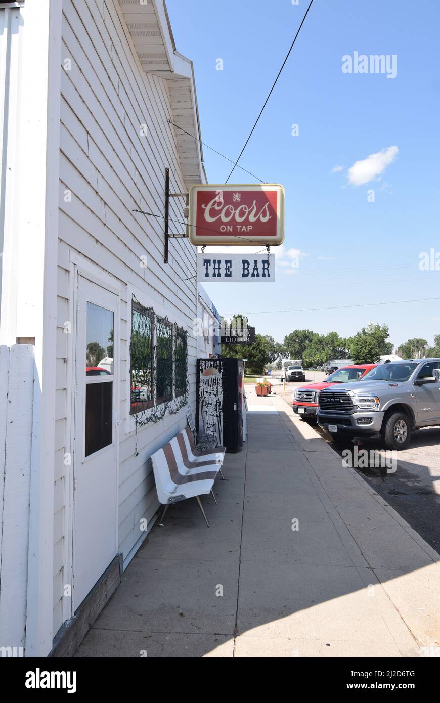 The Bar - un establecimiento de bebidas en Sedgwick Colorado - agosto de 2021 Foto de stock