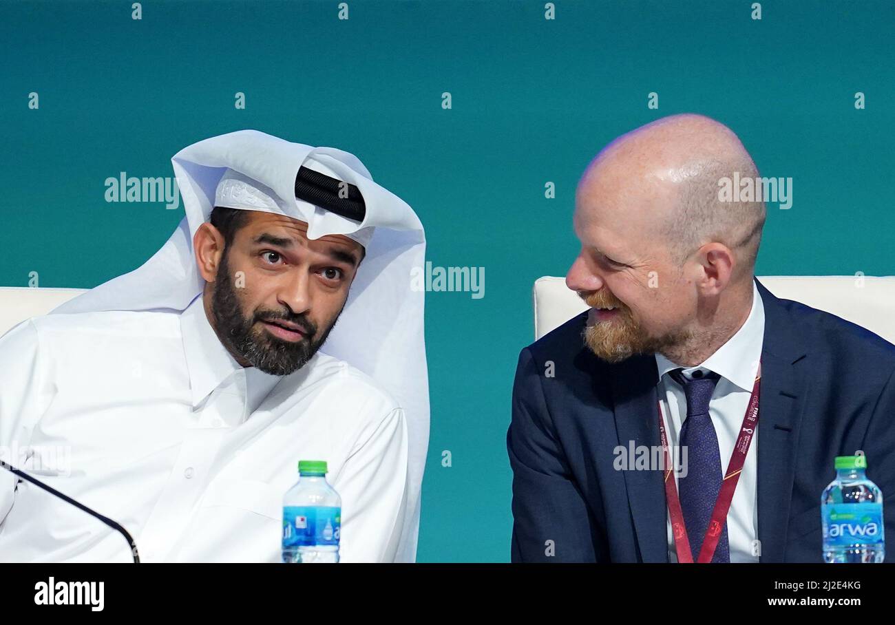 Hassan Al Thawadi y Mattias Grafstrom durante un seminario en equipo en Doha, Qatar. Fecha de la foto: Viernes 1 de abril de 2022. Foto de stock
