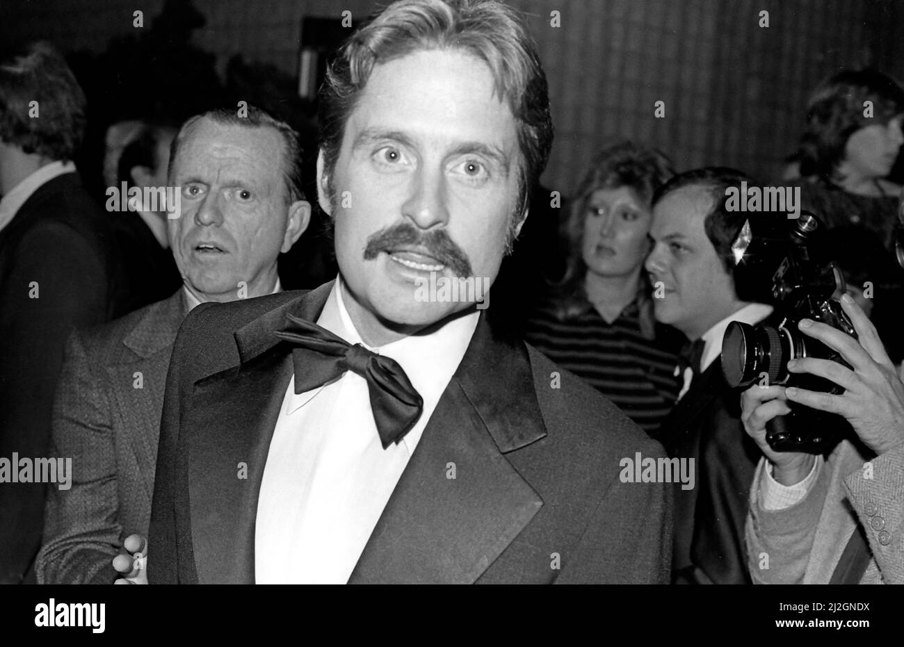 Michael Douglas asiste al estreno de la película Kramer vs, Kramer en Hollywood, 1979 Foto de stock