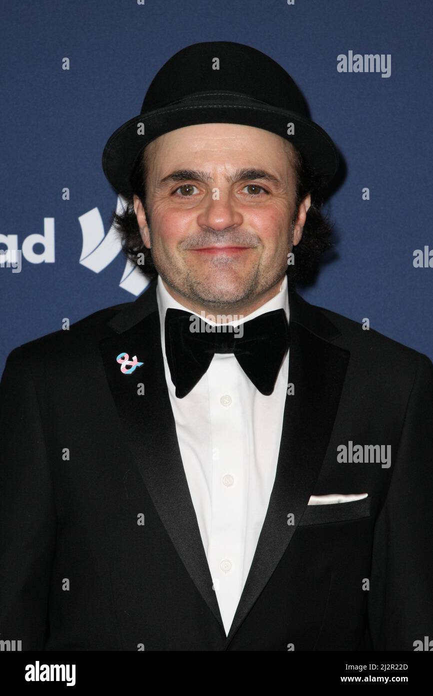 Beverly Hills, Estados Unidos. 02nd de Abr de 2022. Michael D. Cohen asiste a los Premios anuales GLAAD Media Awards 33rd el 02 de abril de 2022 en Beverly Hills, California. Foto: Crash/imageSPACE Crédito: Imagespace/Alamy Live News Foto de stock