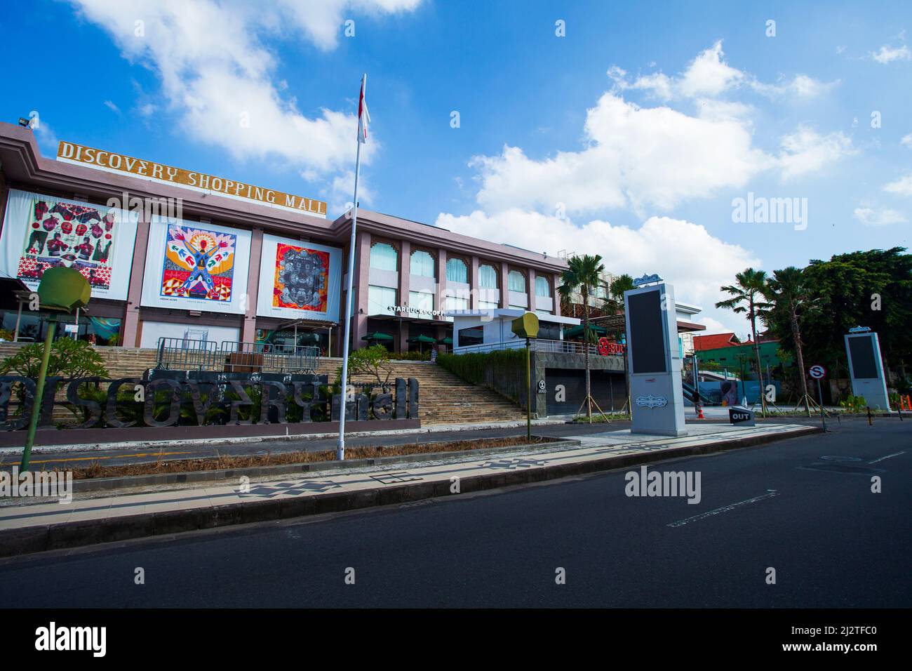 Gambar pintu masuk Discovery Mall Kuta