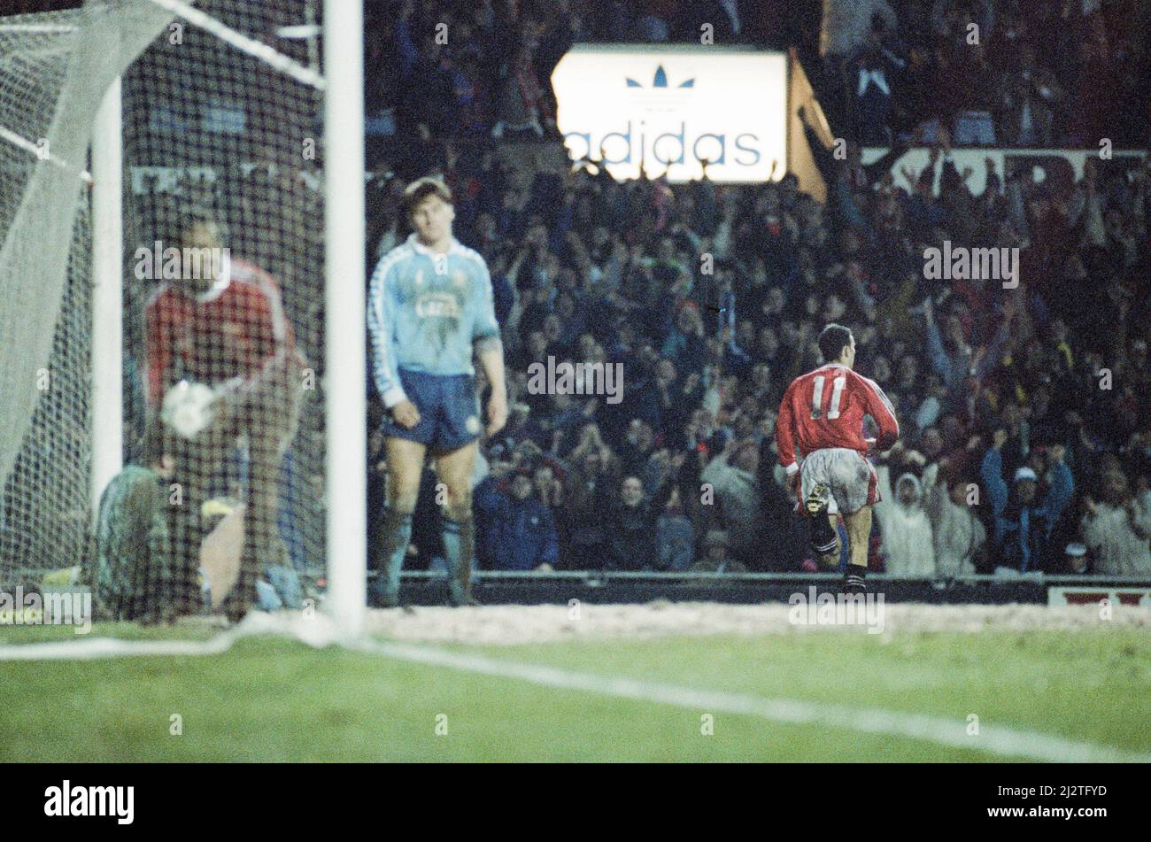 Man United 2-1 Middlesbrough, partido de la Copa de la Liga en Old Trafford, miércoles 11th de marzo de 1992. Ryan Giggs Foto de stock