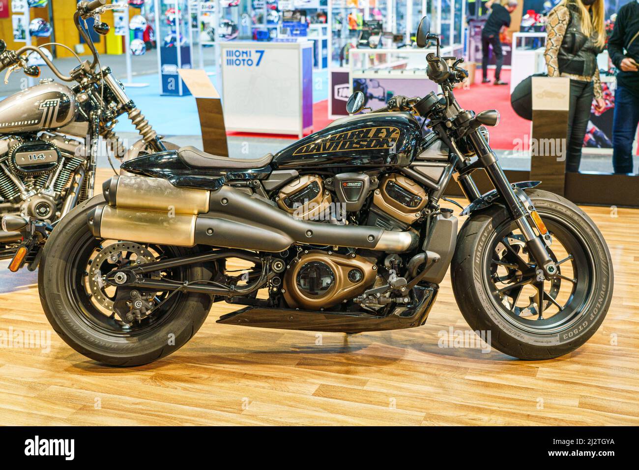 La marca de motocicletas Harley Havidson modelo Sportster S se exhibe en la  feria LIVE the MOTO (Vive la Moto) de Madrid. El espectáculo Vive la Moto  es la segunda edición del