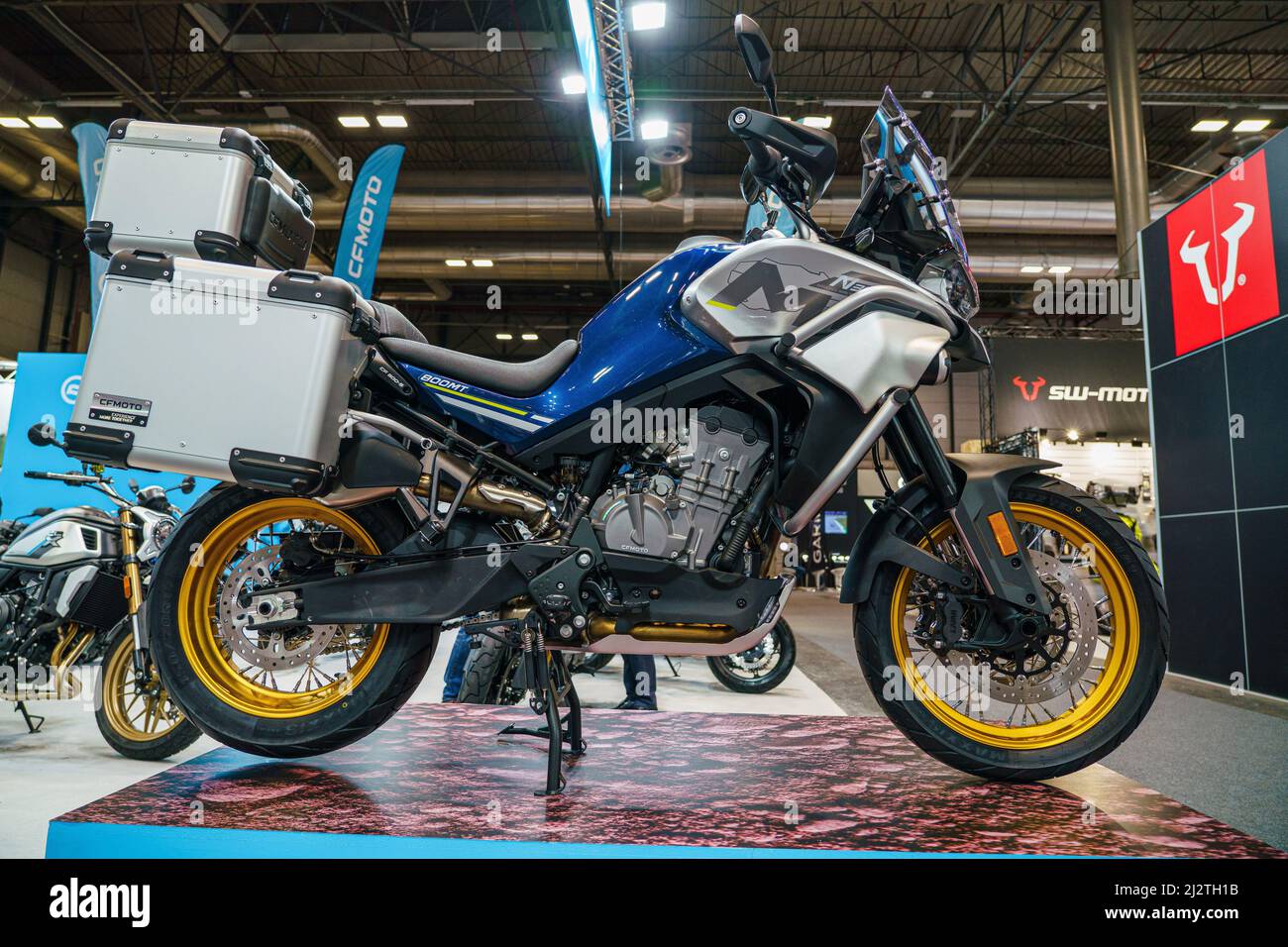 Madrid, España. 03rd de Abr de 2022. La marca de motocicletas CFMoto modelo  N39 se exhibe en la feria LIVE the MOTO (Vive la Moto) de Madrid. El  espectáculo Vive la Moto